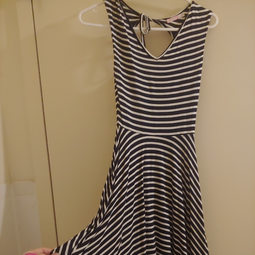 Dress - Picture 2 of 4